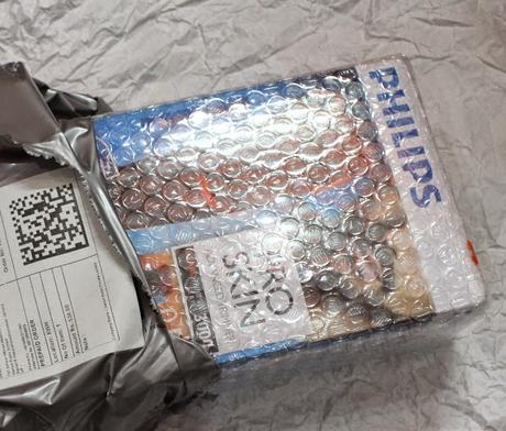 Unpacking Jabong Package Of Phillips Qt 4011 Men's Trimmer