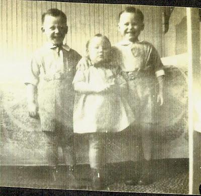 1920s Maybelline kids dress for the camera