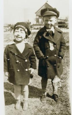 1920s Maybelline kids dress for the camera