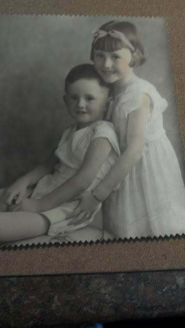 1920s Maybelline kids dress for the camera