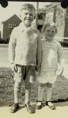 1920s Maybelline kids dress for the camera