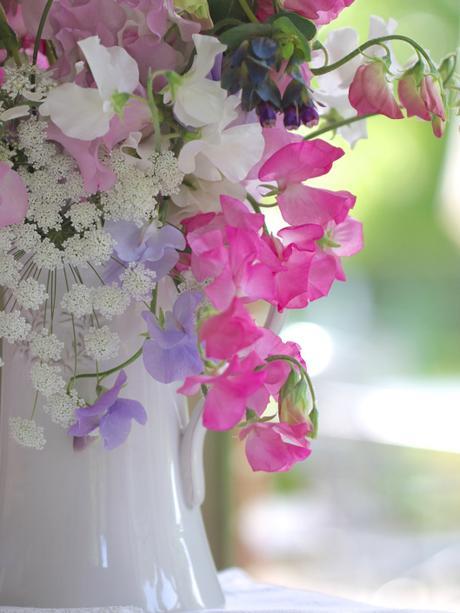 Sweet-Pea-Vase-Arrangement