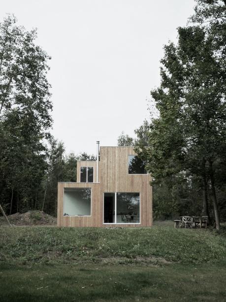 Modern box house outside Frankfurt