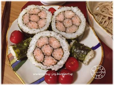 Mentaiko flower sushi roll