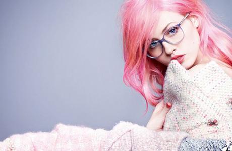 Charlotte-Free-sous-l-objectif-de-Karl-Lagerfeld-pour-les-lunettes-Chanel_visuel_article2