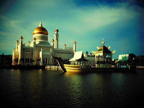 Sultan Omar Ali Saifuddien Mosque, Bandar, Brunei.