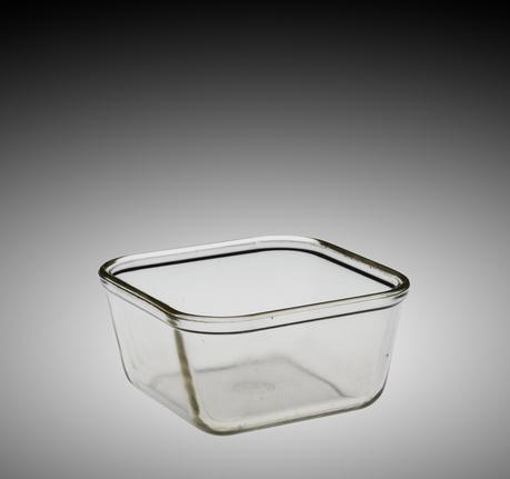 Pyrex glass baking dish