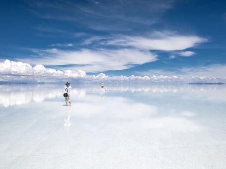 tourists salar de uyuni bolivia 62758 990x742 Spanish Speaking Countries 