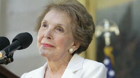 Nancy Reagan Supports Hillary Clinton For President
