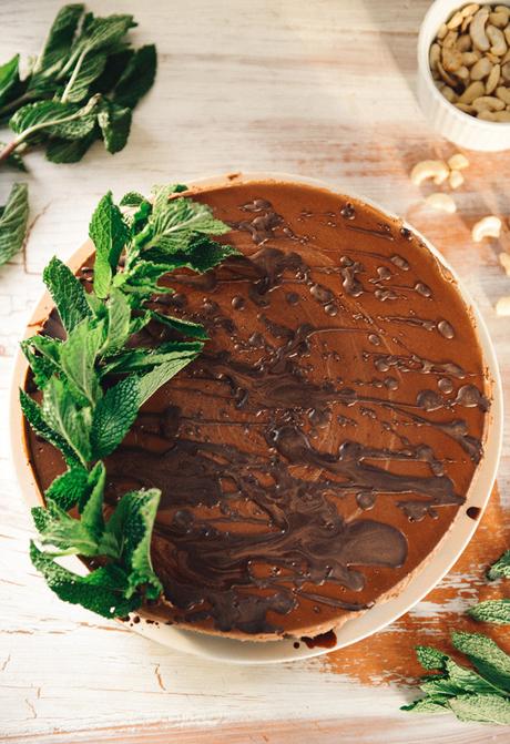 No-Bake, Vegan, Chocolate Mousse Cake with Fresh Mint // www.WithTheGrains.com