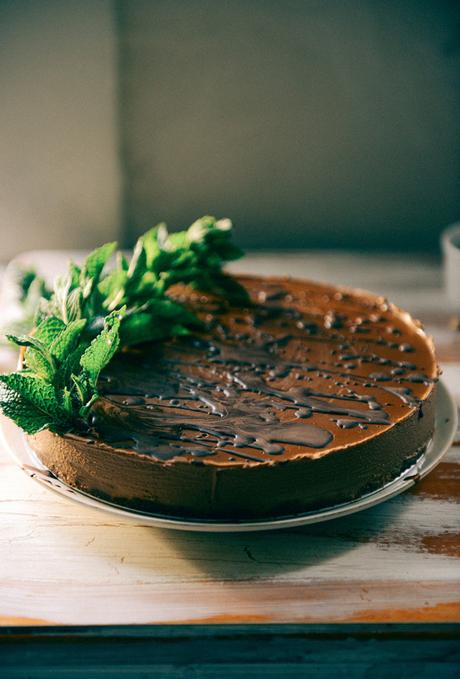 No-Bake, Vegan, Chocolate Mousse Cake with Fresh Mint // www.WithTheGrains.com