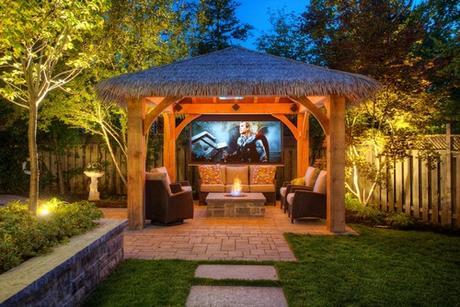 AWESOME Outdoor Movie Screen Ideas for Summer