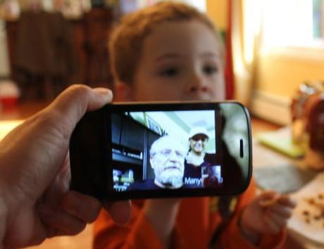 Top 10 Reasons Why Students Should Get a Smartphone