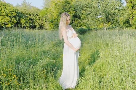DIY Maternity Photographs, Maternity photos, Maternity photoshoot, 38 week bump, Maternity photos at 38 weeks