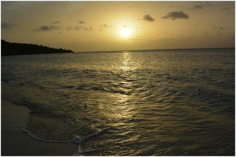 Sunset in Grenada via @FitfulFocus