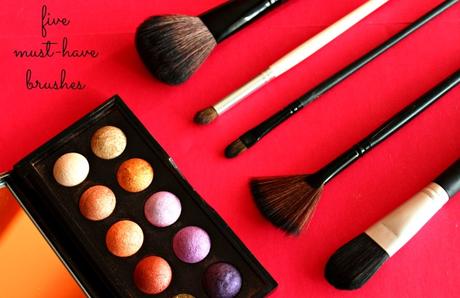 FIVE MUST-HAVE MAKEUP BRUSHES