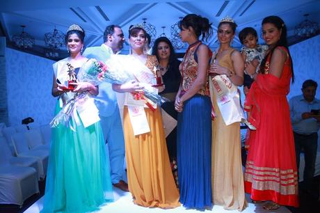 23 Beautiful Hearts At Mrs Delhi NCR 2015 Grand Finale