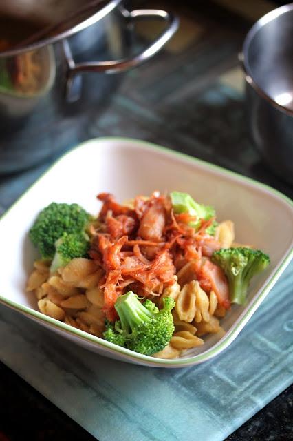 Mac and Cheeze with Jackfruit Pulled un-Pork