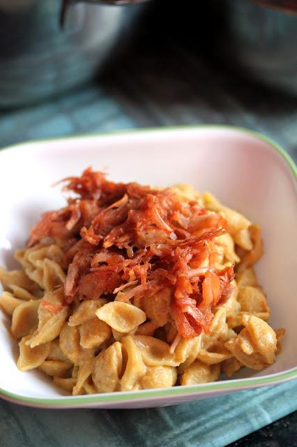 Mac and Cheeze with Jackfruit Pulled un-Pork