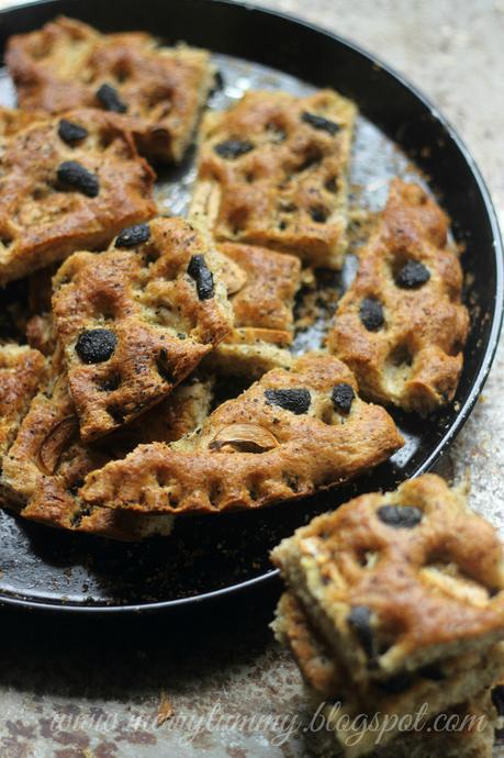 Whole Wheat Focaccia: Black Olive and Garlic Focaccia Bread: Italian Bread