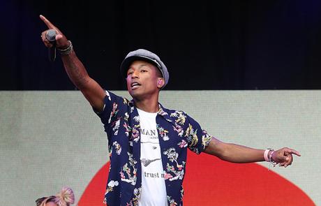 Pharrell Williams Performs Freedom Durning His Glatonsbury Set