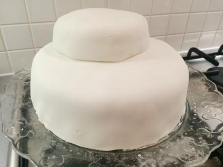 white fondant iced two tier wedding cake fruit gluten free recipe