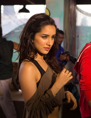 Shraddha Kapoor's makeup in ABCD2 :Glide with Gloss