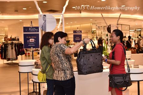 Pedestrian Night On Orchard Road