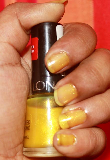 Revlon Scented Nail Polish (Pineapple Fizz): Review and NOTD
