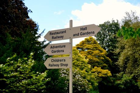 direction sign at Newby Hall 