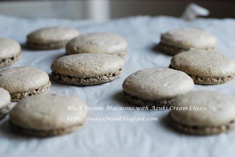 Nut Free Black Sesame Macarons with Azuki Cream Cheese （黑芝麻红豆乳酪马卡龙）