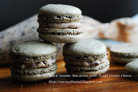 Nut Free Black Sesame Macarons with Azuki Cream Cheese （黑芝麻红豆乳酪马卡龙）