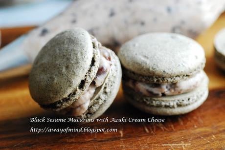 Nut Free Black Sesame Macarons with Azuki Cream Cheese （黑芝麻红豆乳酪马卡龙）