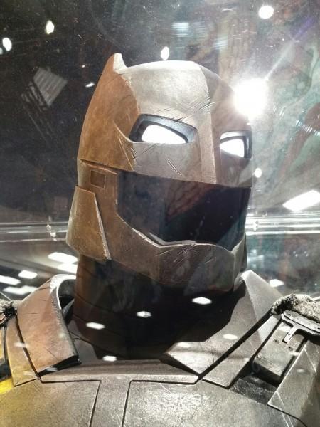 BATMAN v SUPERMAN – New Look at Batman Armor from SDCC