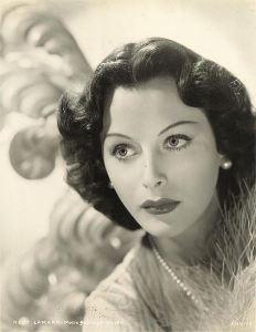 Hedy_Lamarr_in_a_1940_MGM_publicity_still