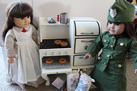 Dolly Review: The Queen’s Treasures 1930’s Style Stove The Queen's Treasures (Donut Girls series)