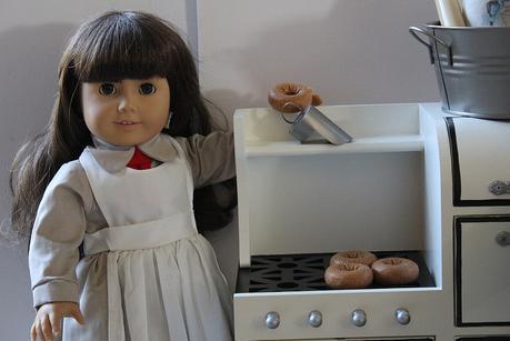 Dolly Review: The Queen’s Treasures 1930’s Style Stove The Queen's Treasures (Donut Girls series)