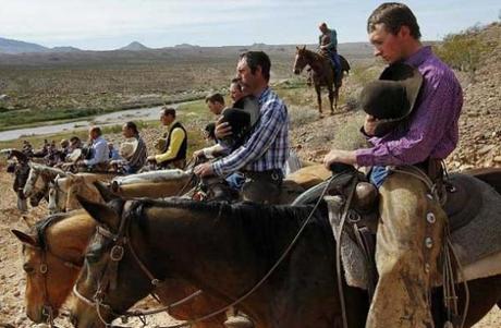 Militia Members at Bundy Ranch stop for Prayer