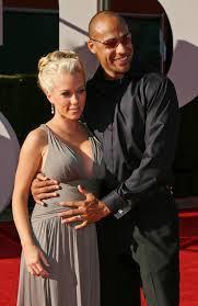 A pregnant Kendra Wilkinson with Hank Baskett