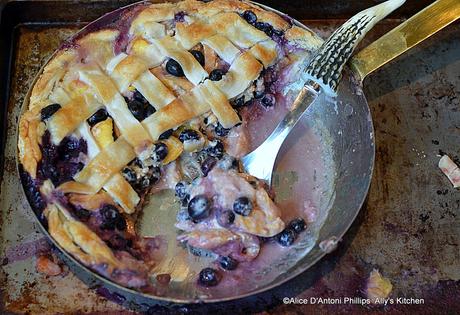 fresh peach skillet pie