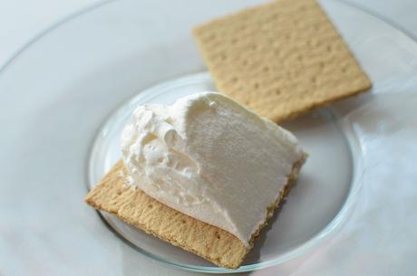 Summer snacks: easy “ice cream” sandwiches.