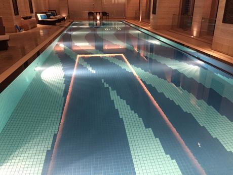 Swim on the 29th floor of the Shangri-La hotel Tokyo