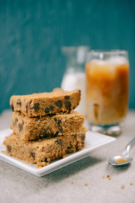 Peanut Butter Blondies with Chocolate Chips // www.WithTheGrains.com