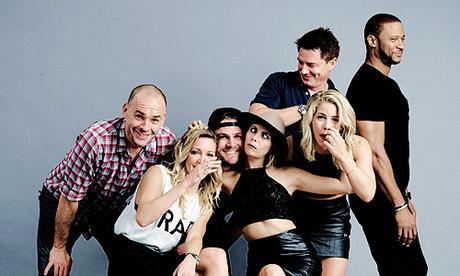 FIRST LOOK: STEPHEN AMELL’S NEW “ARROW” COSTUME