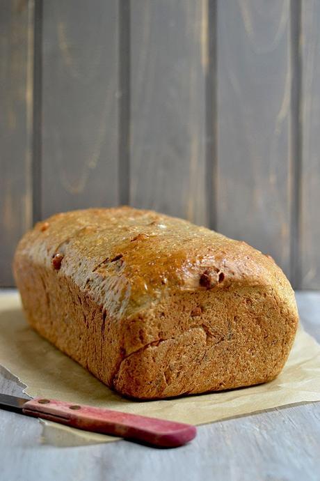 Bread with Oats, Maple Syrup & Walnuts