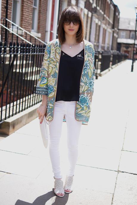 Hello Freckles Style Outfit Kimono M&S White Jeans