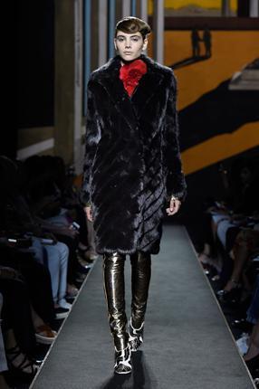 Karl Lagerfeld Unveils - FENDI'S HAUTE FOURRURE SHOW - Paperblog