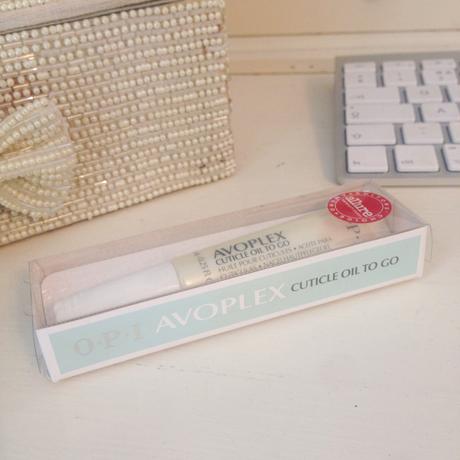 Review: Healthy Nails On The Go with O.P.I Avoplex Cutilcle Oil Gel