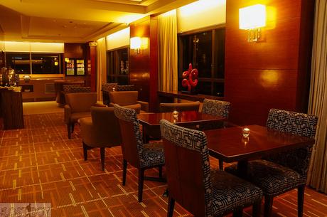 Holiday Inn & Suites Makati: A Modern Hotel with Delightful Service