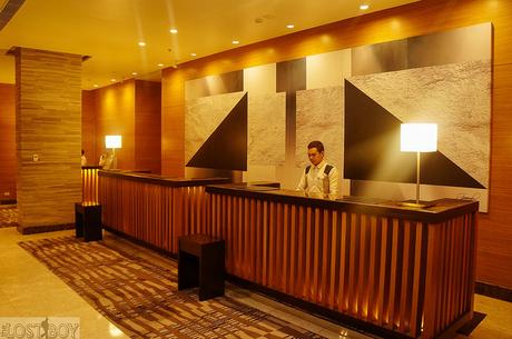 Holiday Inn & Suites Makati: A Modern Hotel with Delightful Service